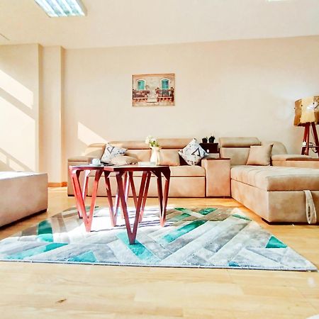 Garden City Apartment In Downtown Каир Экстерьер фото